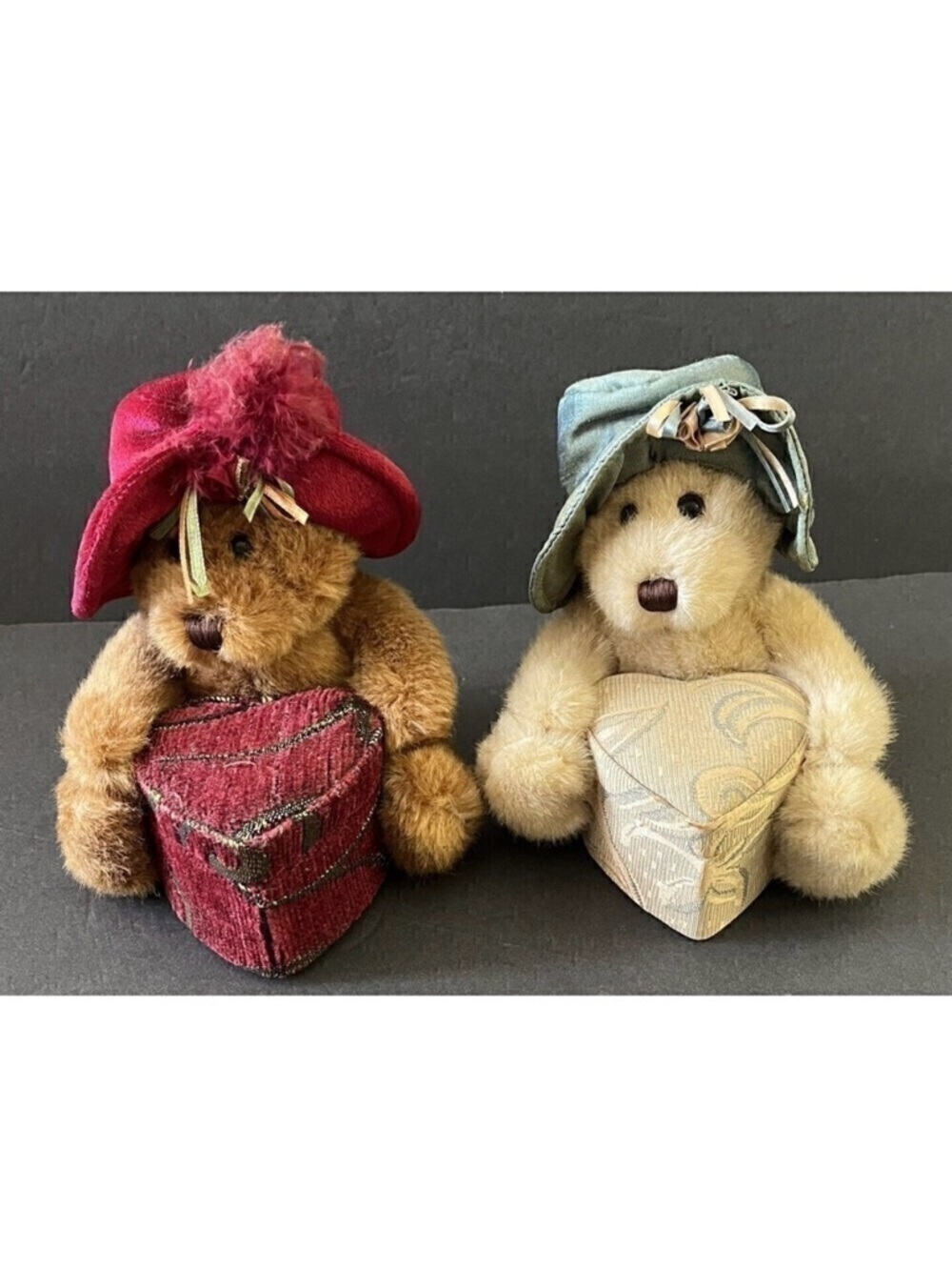 Dan Dee Collectors Choice Xmas Brown Bear Plush Hats Gift Box Red Green Lot of 2
